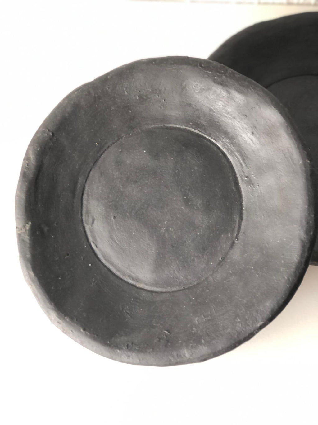 ASSIETTE Noire en Terre Cuite JolieM'Home