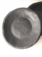 ASSIETTE Noire en Terre Cuite JolieM'Home
