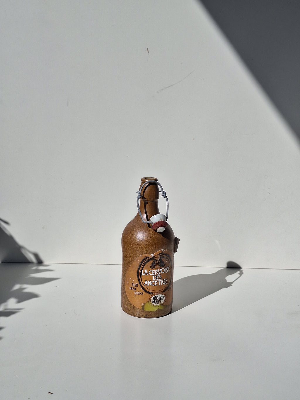 BOUTEILLE GRES EMAILLEE BRUN - ETIQUETTE