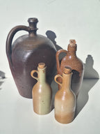 BOUTEILLE TERRE CUITE huile / vinaigre Signé.