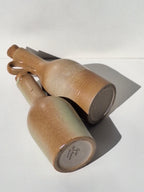 BOUTEILLE TERRE CUITE huile / vinaigre Signé.