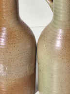 BOUTEILLE TERRE CUITE huile / vinaigre Signé.