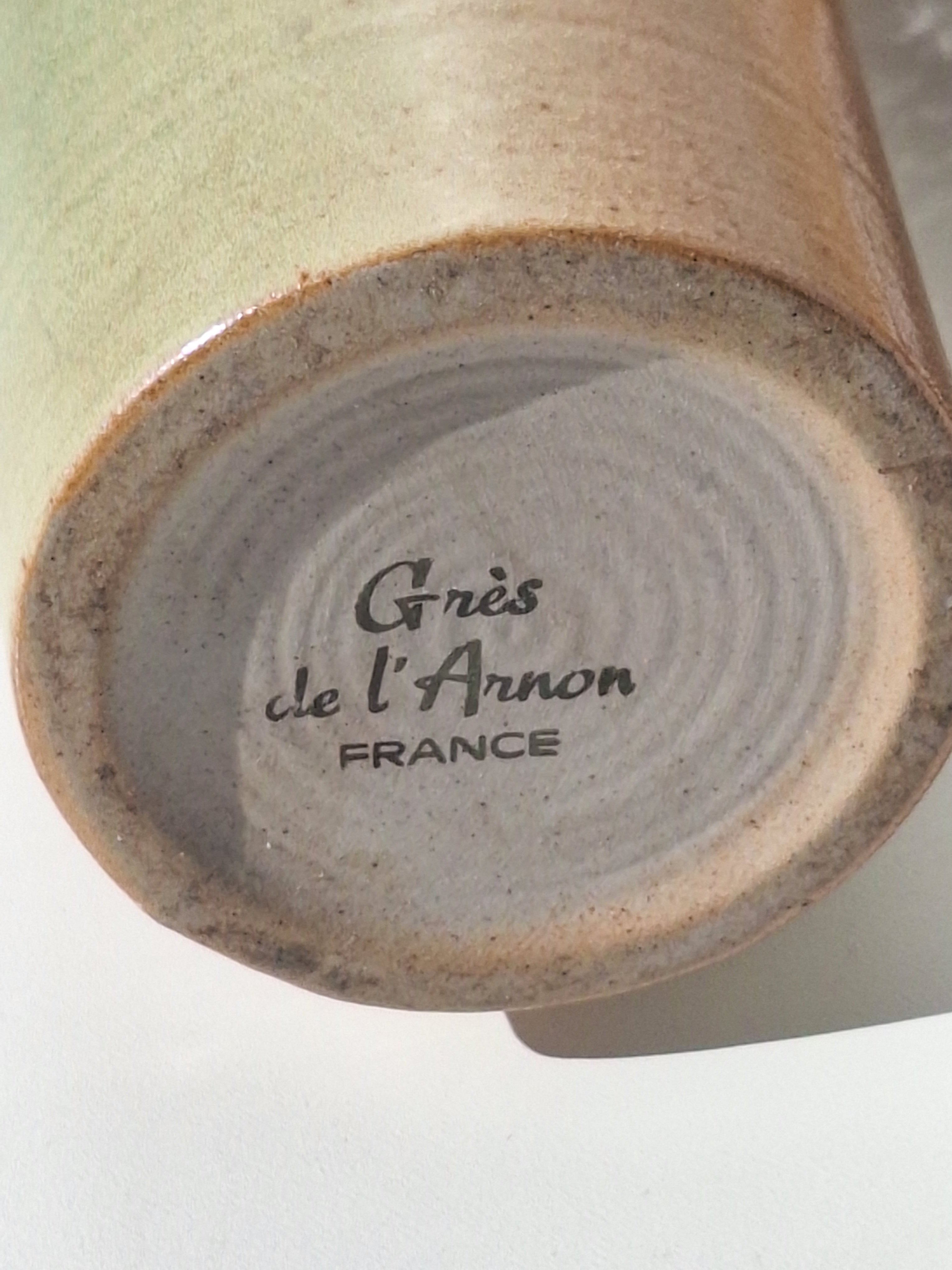 BOUTEILLE TERRE CUITE huile / vinaigre Signé.