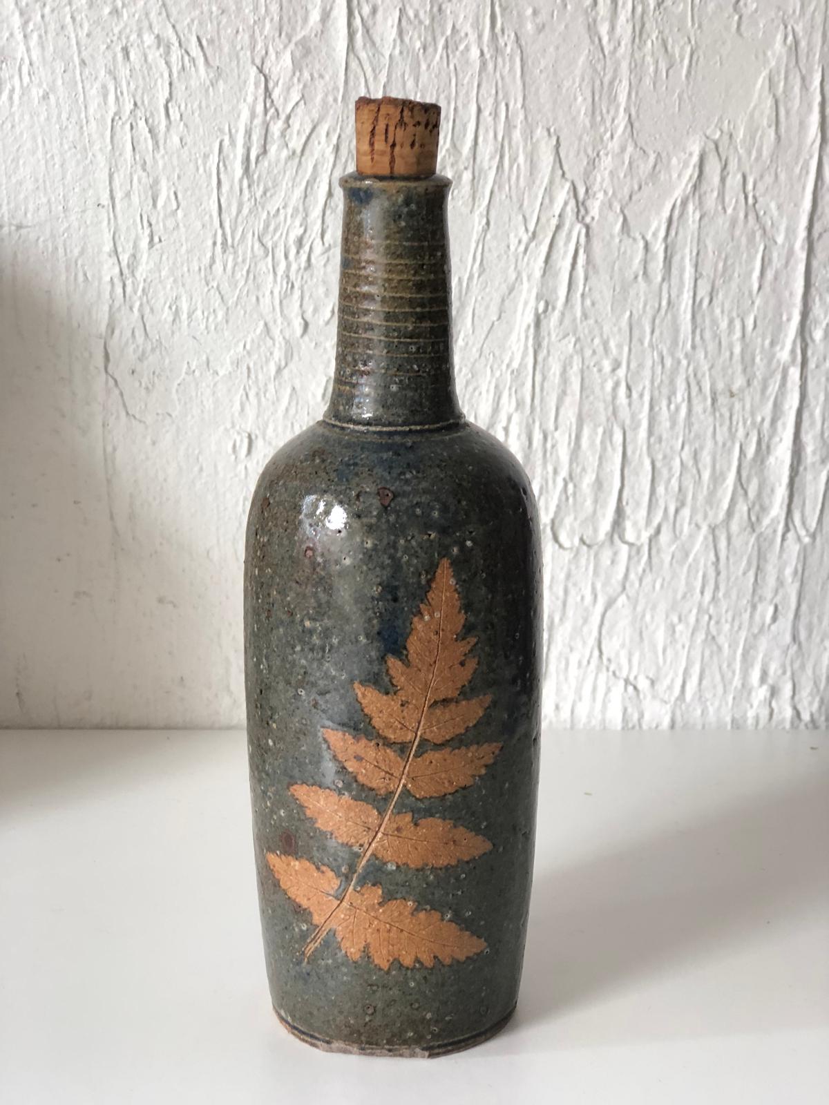 BOUTEILLE Grès Motif Feuille  Estampillé