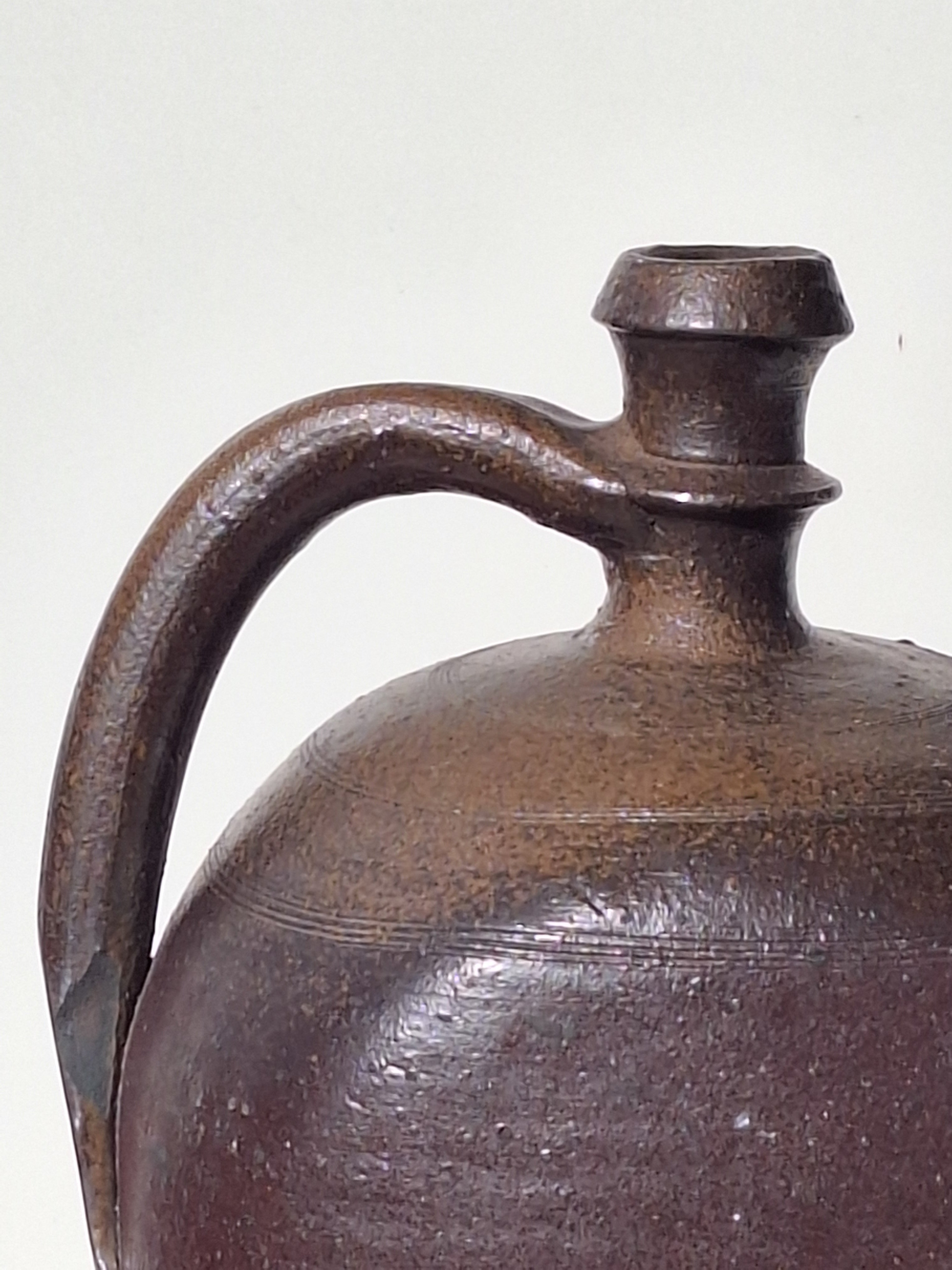 GRANDE CRUCHE . JARRE GRES EMAILLEE LUSTRE