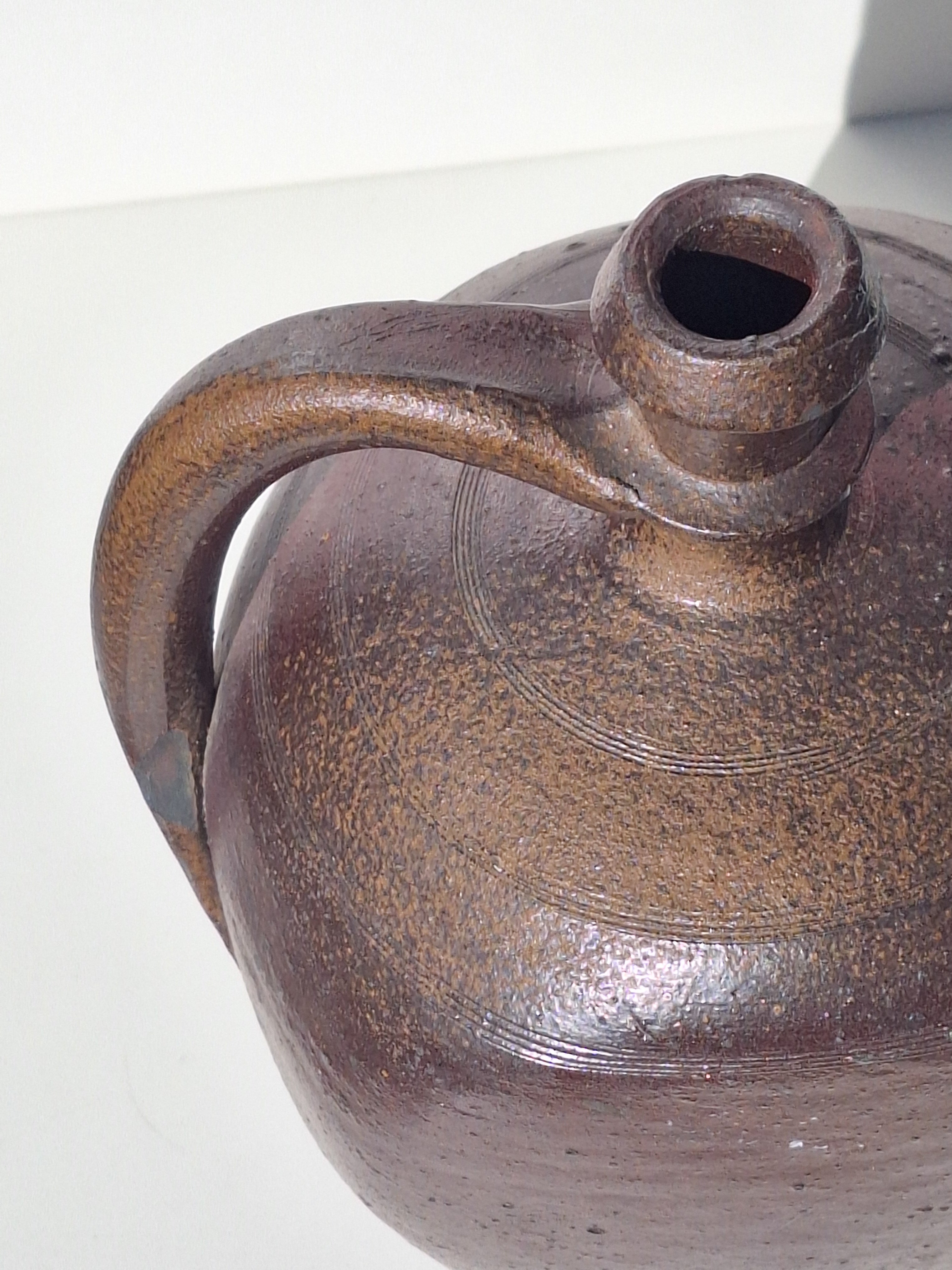 GRANDE CRUCHE . JARRE GRES EMAILLEE LUSTRE