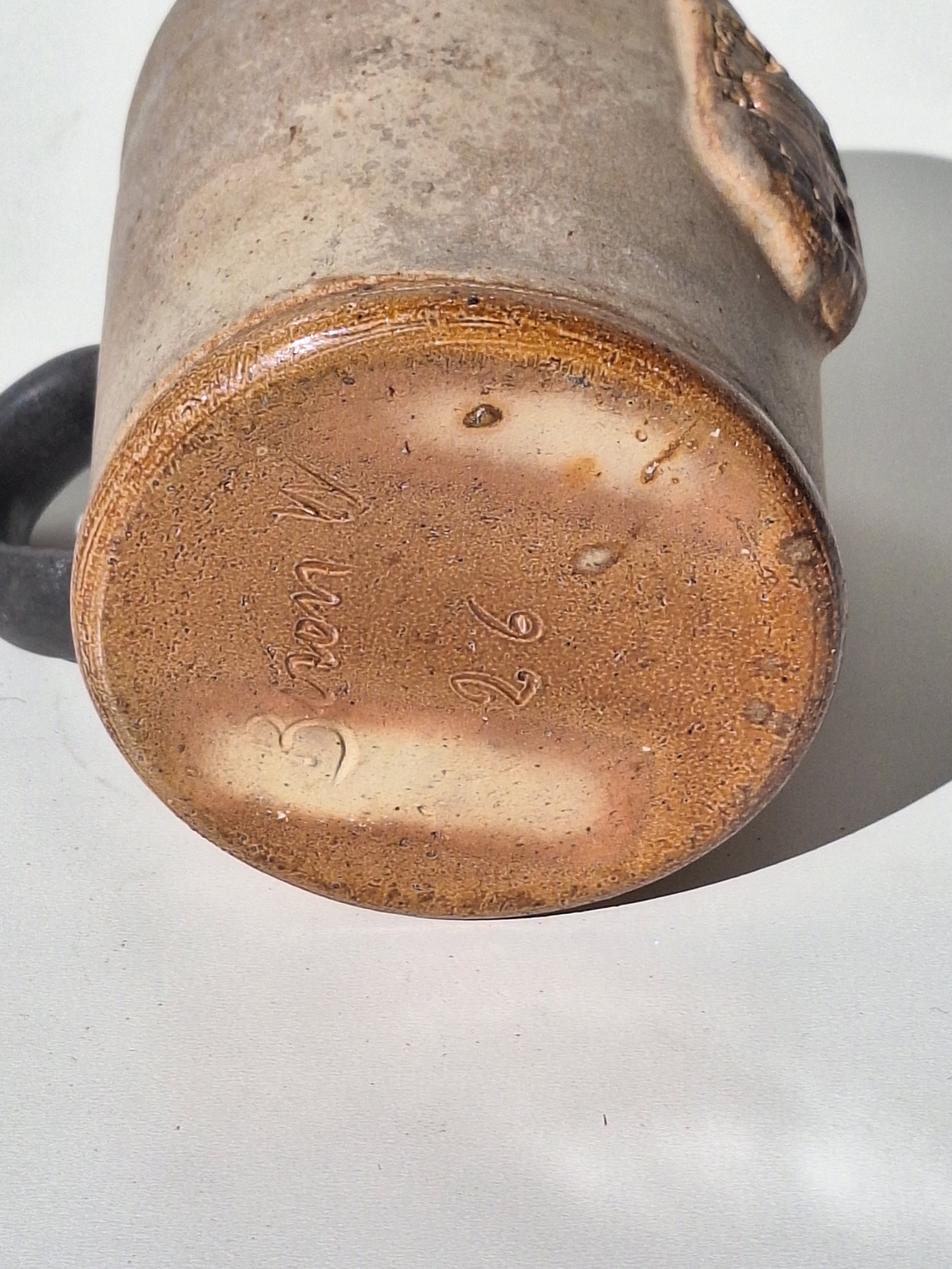 MUG BIERE TERRE CUITE ESTAMPILLEE Signé  Biron 2 6