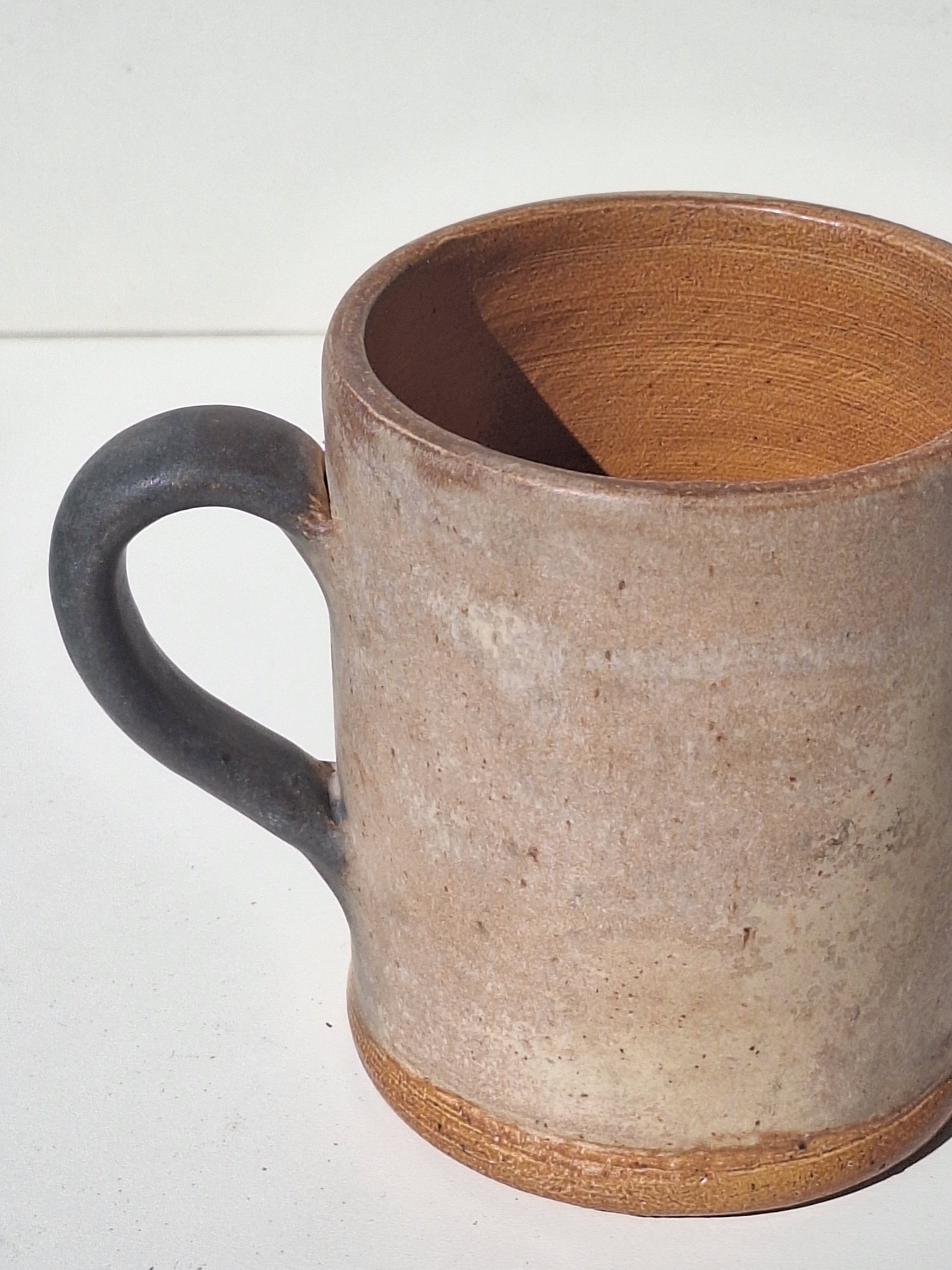 MUG BIERE TERRE CUITE ESTAMPILLEE Signé  Biron 2 6