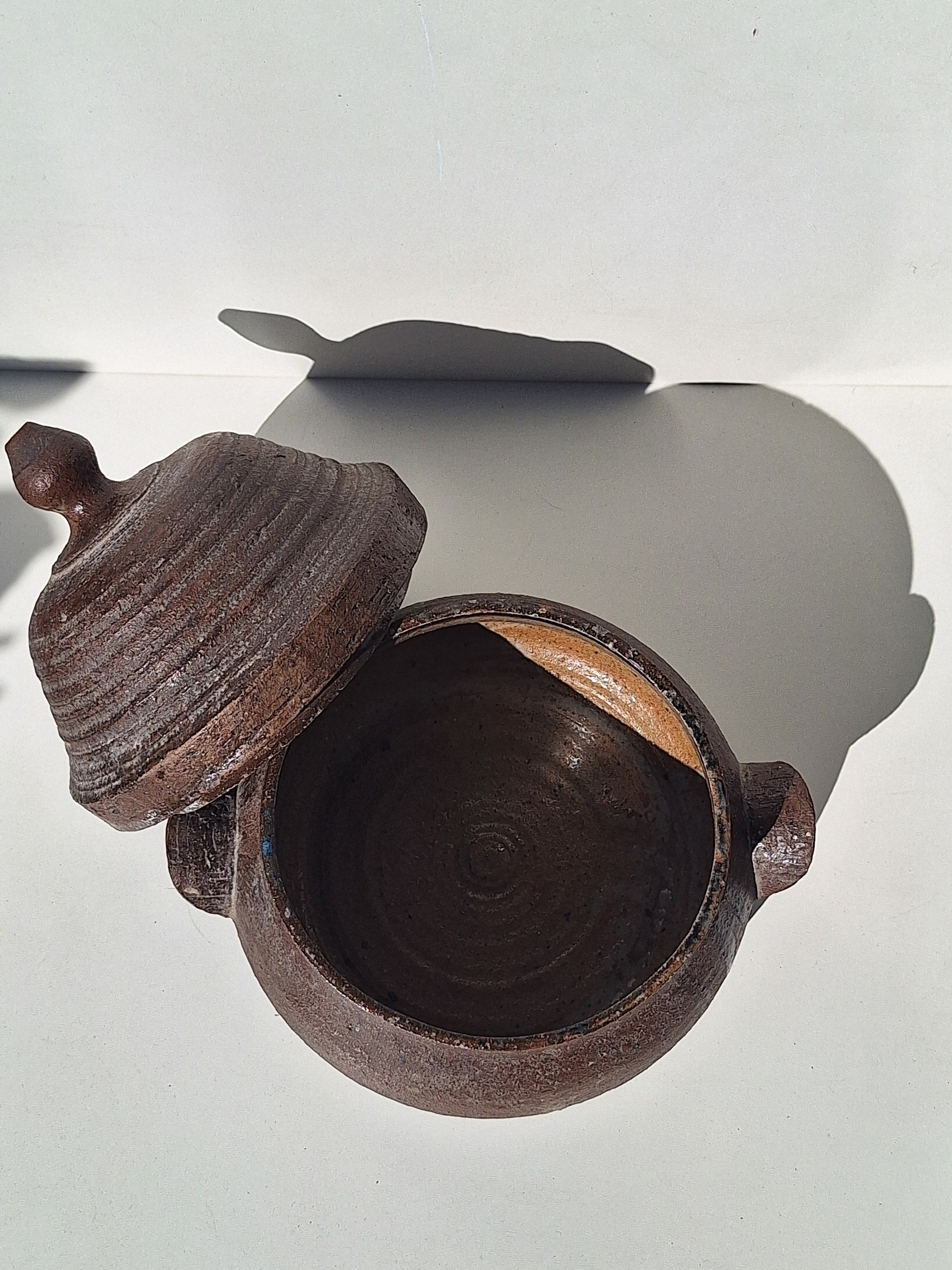 SOUPIERE TERRE CUITE BRUN 🖊 ESTAMPILLEE