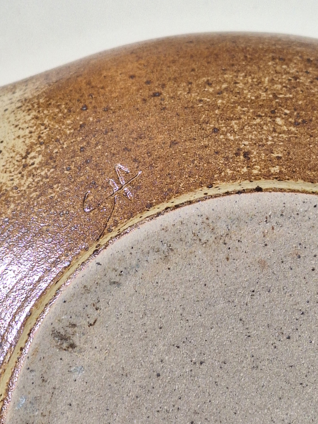 SOUPIERE GRES EMAILLEE BEIGE  ESTAMPILLÉE