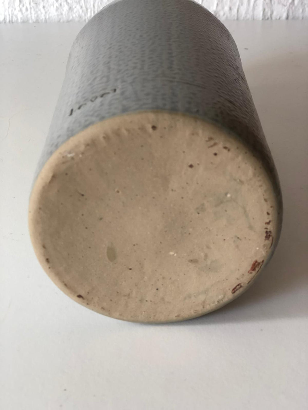 BOUTEILLE en Terre Cuite Gris.