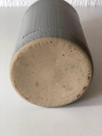 BOUTEILLE en Terre Cuite Gris.