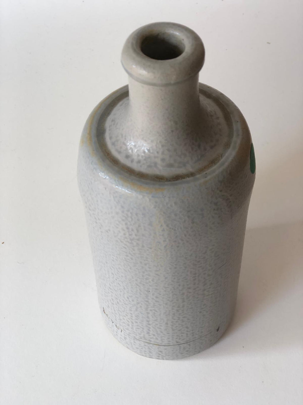 BOUTEILLE en Terre Cuite Gris.