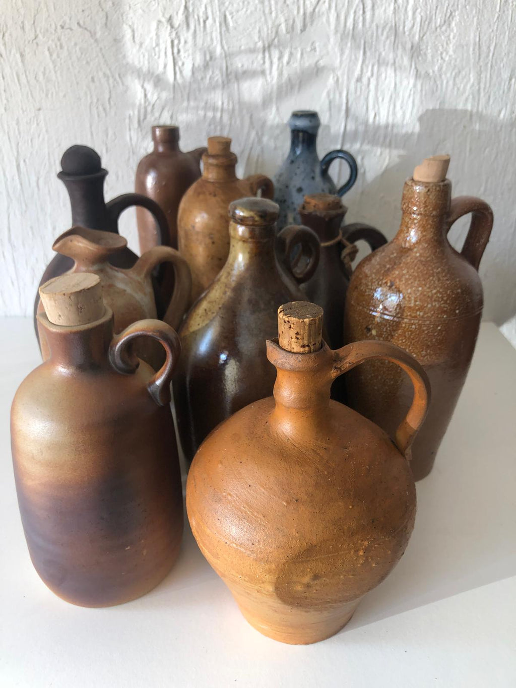 CRUCHE BOUTEILLE en Terre Cuite Estampillé WYNANO FOUKING AMSTERDAM.