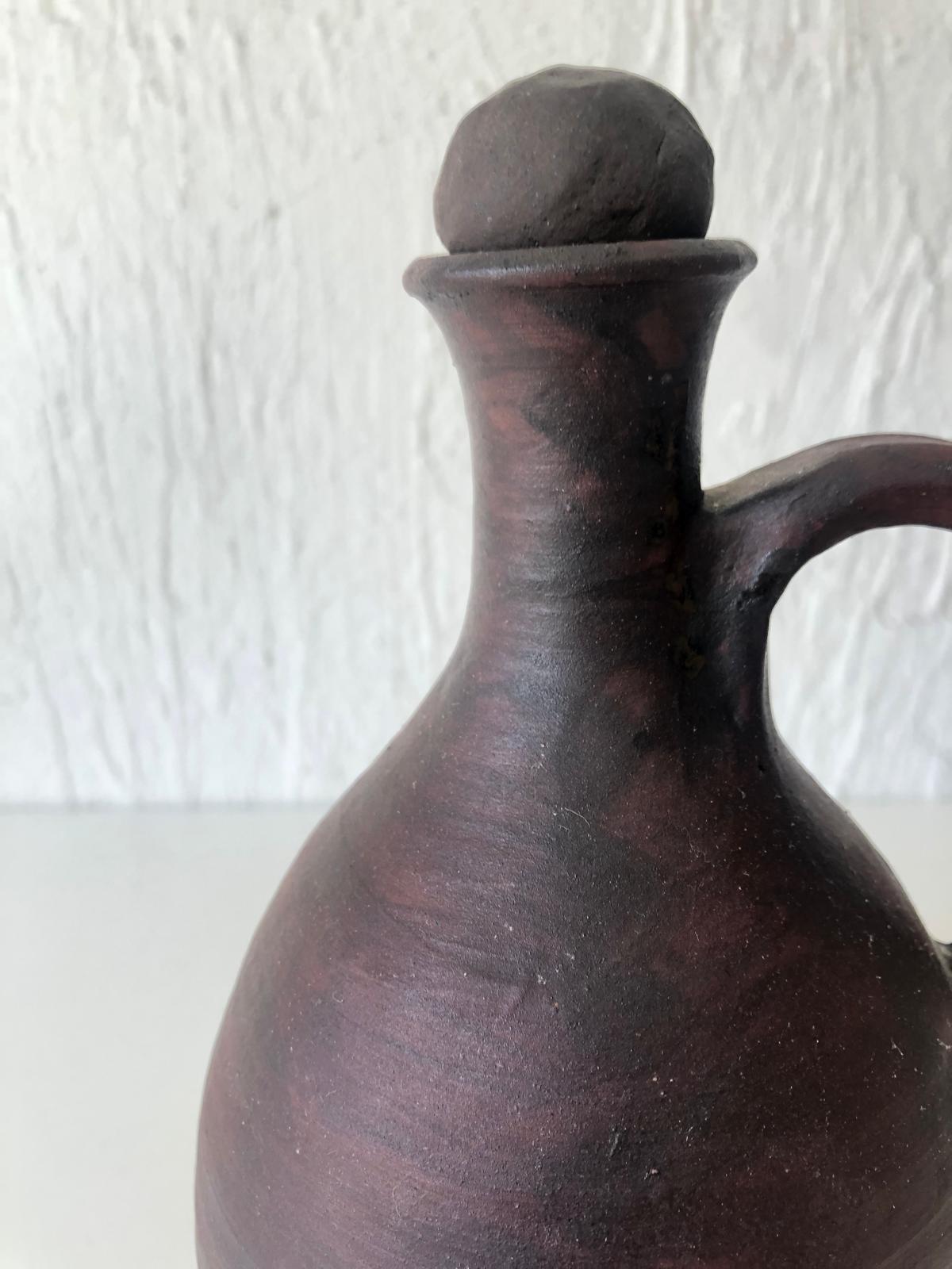 CRUCHE Terre Cuite estampillée