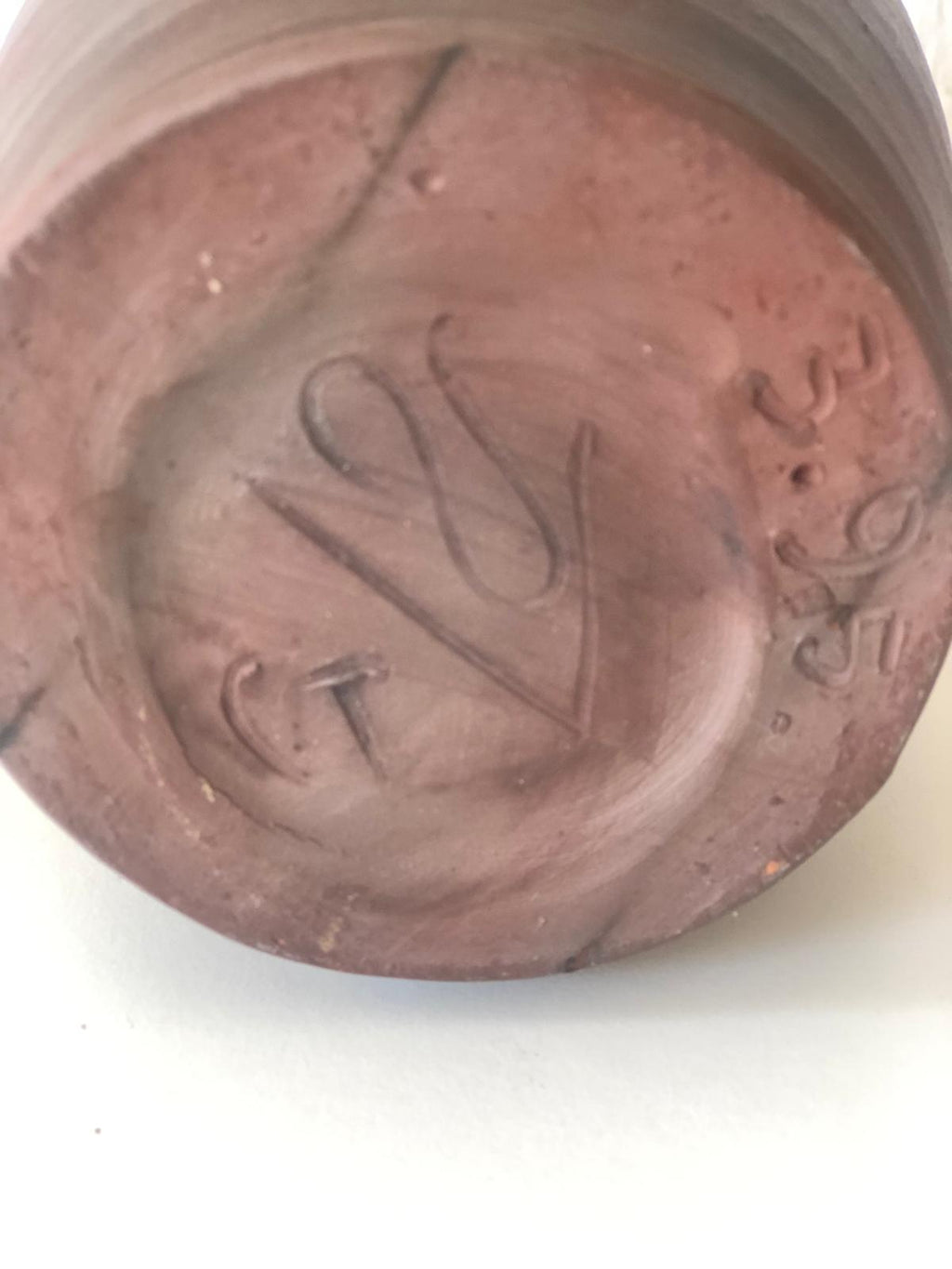 CRUCHE Terre Cuite estampillée