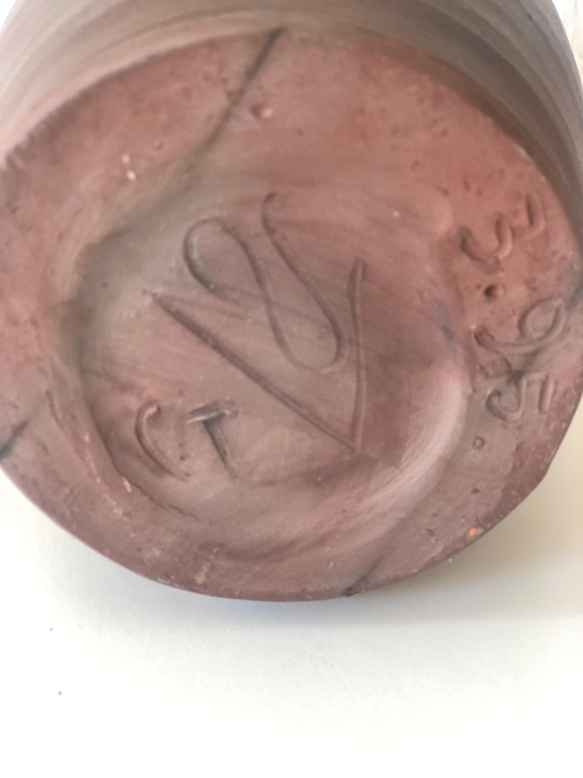 CRUCHE Terre Cuite estampillée