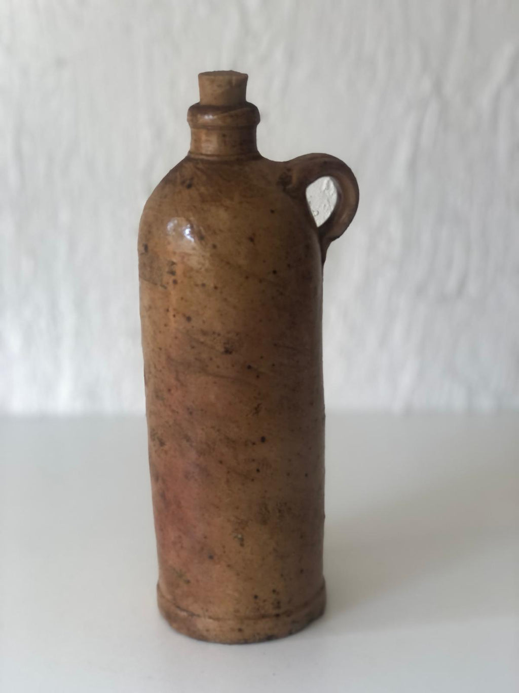 CRUCHE BOUTEILLE en Terre Cuite Estampillé WYNANO FOUKING AMSTERDAM.