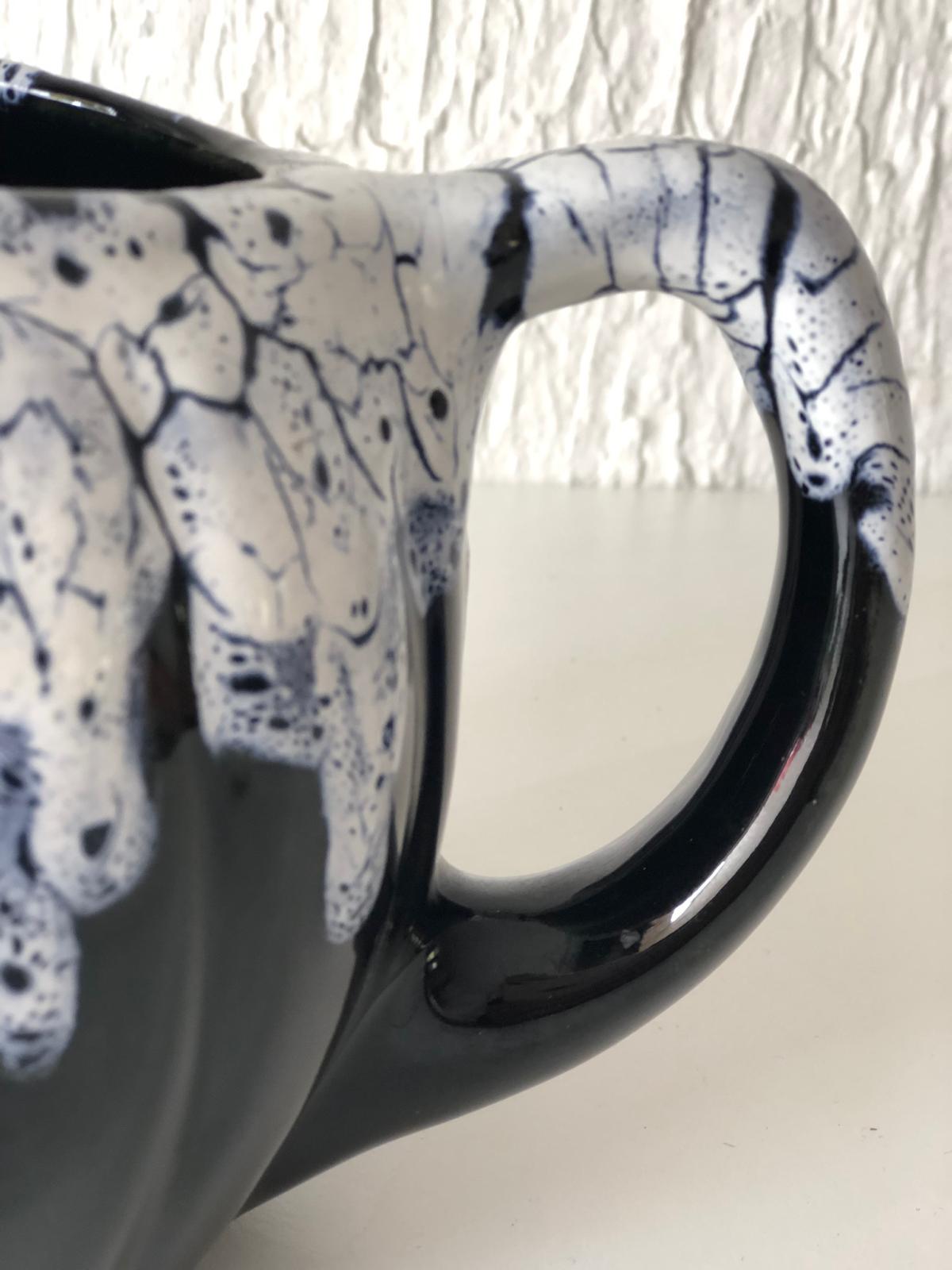 CRUCHE Céramique FAT LAVA