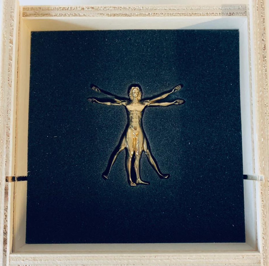 VITRUVIAN MAN Gold A17 V